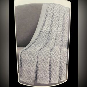 Lt Gray Embossed Plush Throw Diamond Pattern 50x60 Christmas Winter Blanket NWT